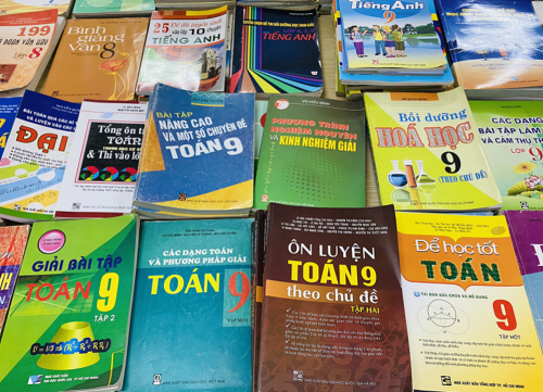 Trường THCS Sông Trí được một cá nhân tặng 500 cuốn sách tham khảo