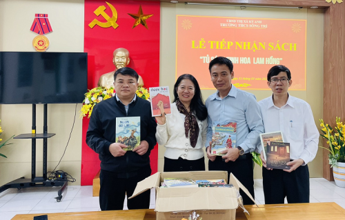 Trường THCS Sông Trí được ủng hộ gần 450 cuốn sách tại Lễ phát động Ngày sách và Văn hóa đọc Việt Nam năm 2023