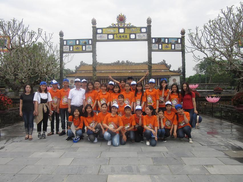 Trường THCS Sông Trí tổ chức cho học sinh học tập tại Huế và Quảng Trị