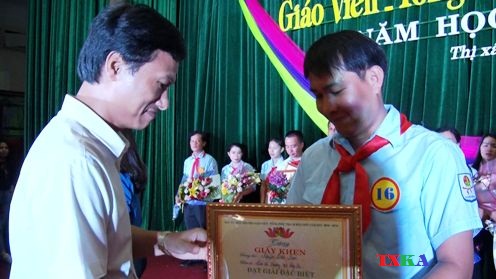 Thầy giáo Nguyễn Tiến Lam đạt giải đặc biệt Hội thi tổng phụ trách đội giỏi cấp thị xã năm học 2018-2019