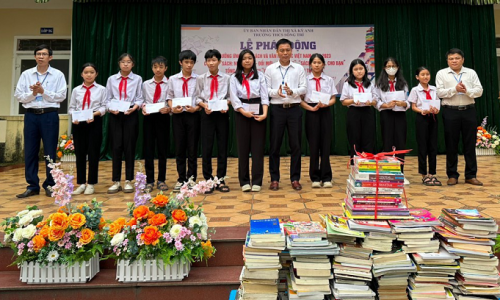 Trường THCS Sông Trí khen thưởng học sinh đoạt giải các cuộc thi cấp quốc gia, thủ khoa - giải nhất học sinh giỏi lớp 6,7,8 cấp thị xã năm học 2022 - 2023