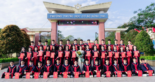 Em Lê Thuỳ Phương - Thủ khoa đầu vào Trường THPT Chuyên Hà Tĩnh môn tiếng Anh với bảng thành tích ấn...