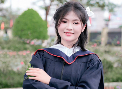 Em Phạm Nguyễn Khánh Uyên - Từ niềm đam mê tiếng Anh đến Á khoa Trường THPT Chuyên Hà Tĩnh môn Địa...