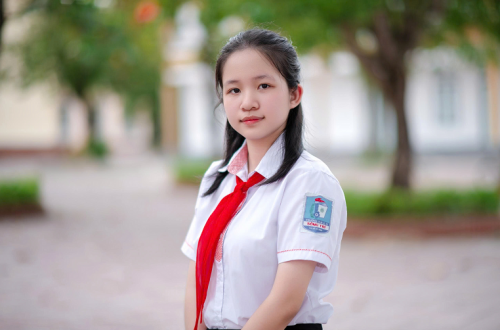 Em Lê Thuỳ Phương - Thủ khoa đầu vào Trường THPT Chuyên Hà Tĩnh môn tiếng Anh với bảng thành tích ấn...