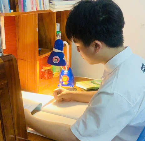 Em Trần Anh Dũng - Hành trình 20 km tới trường bằng xe buýt đến Top 3 đầu vào Trường THPT Chuyên Hà Tĩnh môn Hoá học